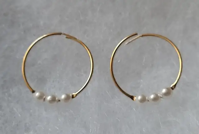 10k Yellow Gold Fresh Water Pearl 18mm Dia Hoop Earrings in Jewellery & Watches in Oshawa / Durham Region - Image 2