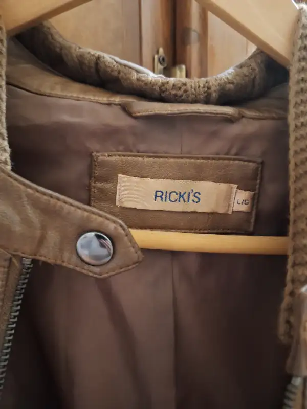 RICKIS  Faux Leather Jacket w/hood. dans Femmes - Hauts et vêtements d'extérieur dans Région d’Oshawa/Durham - Image 3