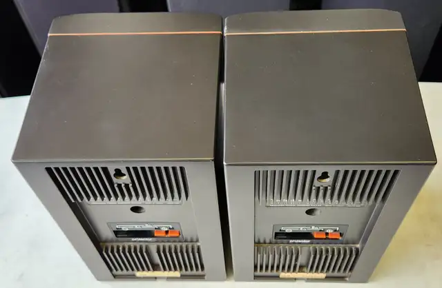 TECHNICS SB-F2MK2 BOOKSHELF SPEAKERS in Speakers in City of Toronto - Image 5