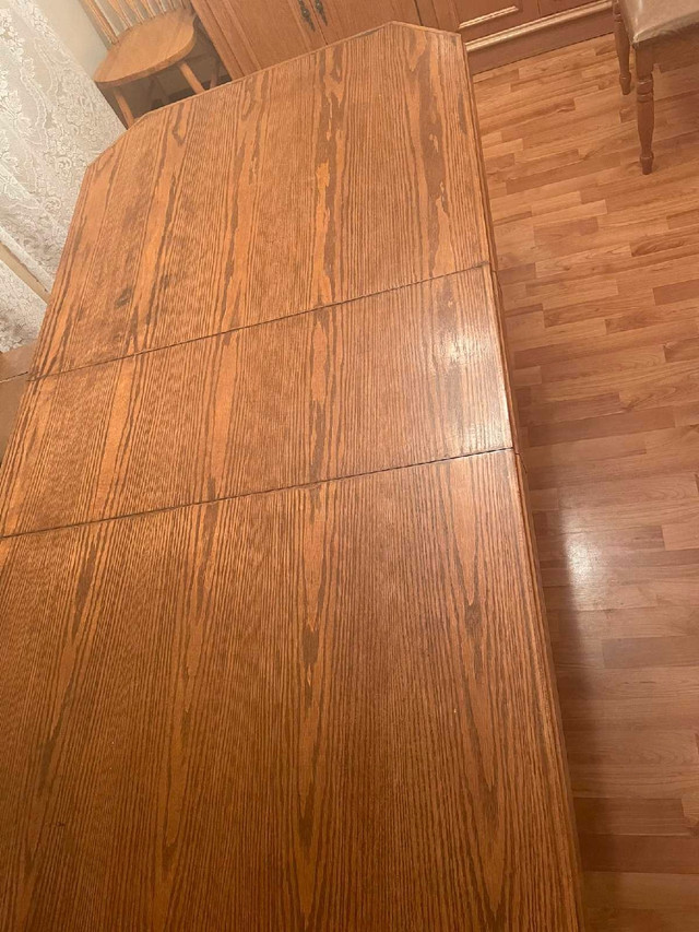  Free table and 2 chairs in Other Tables in St. Catharines - Image 3
