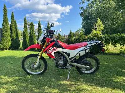 2016, 13000km. Full dirt racks, 2 inch bar risers, heated grips, aluminum rad guard, large skid plat...