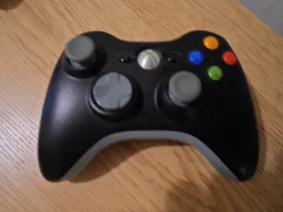 Xbox 360 Controller $25 Condition: used, in good condition and works great, from a no-pet, non-smoke...