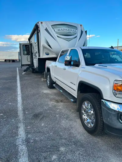 Six auto levelling jacks, three slides, air conditioning, large storage area underneath. New tires l...
