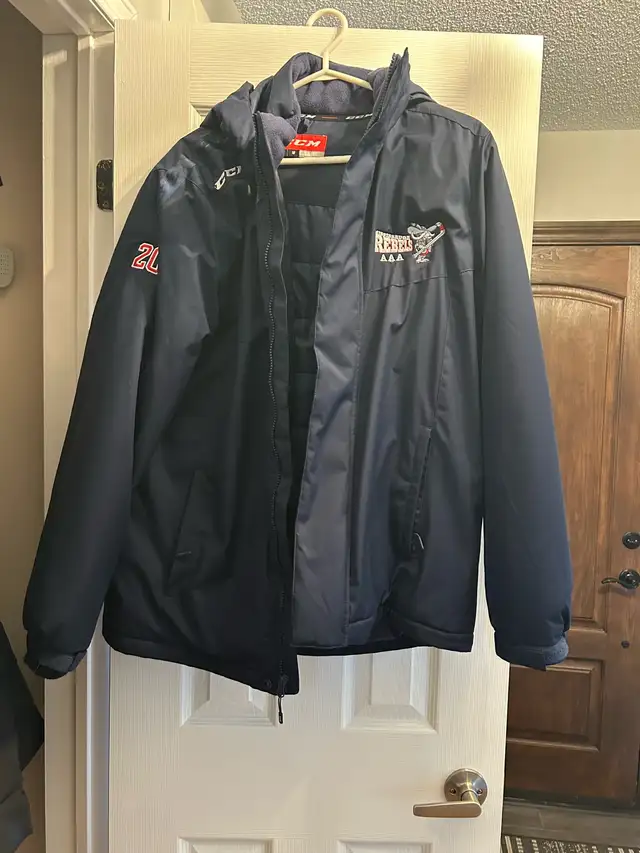CCM Jacket men’s medium Mississauga rebels hockey winter jacket  in Kids & Youth in Oakville / Halton Region - Image 2