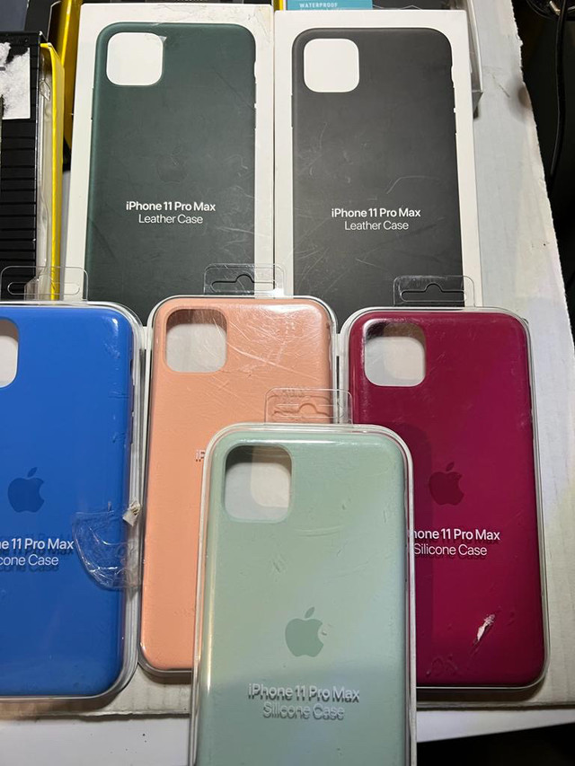 iPhone 11 Pro Max Otterbox original Apple cases  in General Electronics in City of Toronto - Image 4