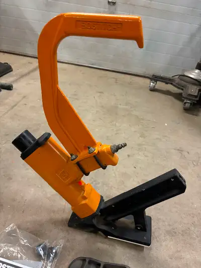 Stanley bostich model #Miii professional hardwood flooring cleat nailer. Hasn’t had heavy use. In gr...