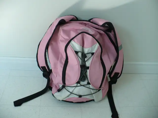 Sac de voyage, sac fourre-tout, sac à main, sac à dos in Women's - Bags & Wallets in St-Georges-de-Beauce - Image 8