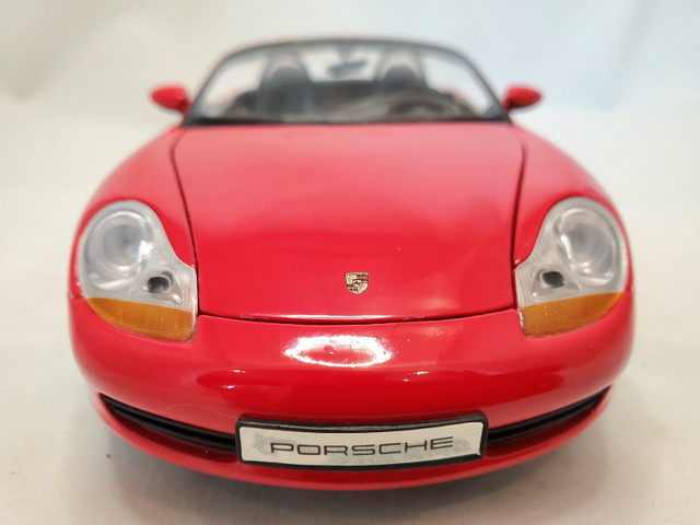 1:18 Diecast 1996 Porsche Boxster Cabriolet Red UT Models in Arts & Collectibles in Kawartha Lakes - Image 4