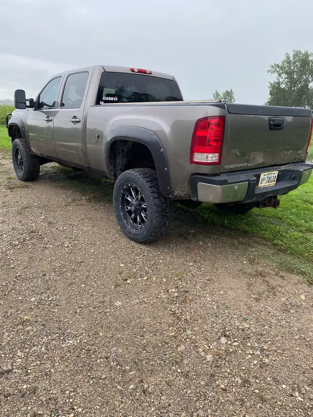 2012 GMC Duramax 2500 (needs head gasket)556564797562572803