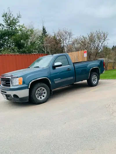 2011 GMC Sierra 4.8L V8 SLE. 2 door, 2 wheel drive, long box. 86350km reading on odometer. New trans...