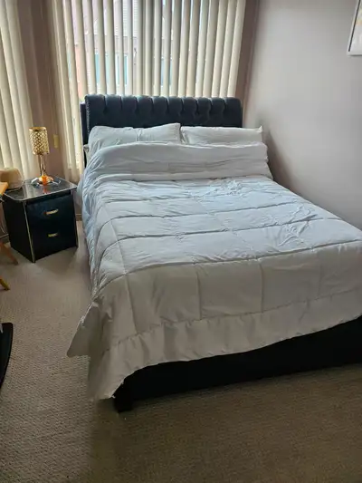 Clean tonghouse, situated in a private, secure and safe neighborhood. Surrounded by all the amenity'...