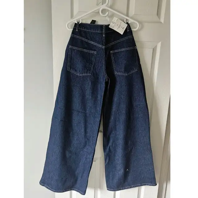 Wide leg women's jeans in Women's - Bottoms in Oshawa / Durham Region - Image 4