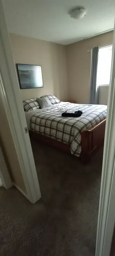 Kincora NW 1 Bdrm all incld NO DD Move in ready MALE only
