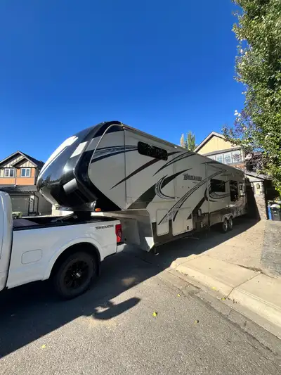 Grand momentum 5th wheel toy hauler. Onboard Cummings generator Lippert auto leveling system Sleeps...