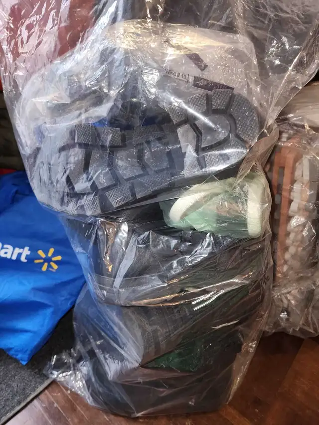 Lot of 50 Women & Boys Shoes Sizes 6-11 *NEW/EUC* in Multi-item in City of Toronto - Image 3