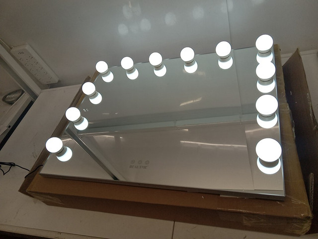 Brand New wonstart 27.5" x 21" Vanity Makeup Mirror with Lights in Home Décor & Accents in Barrie - Image 3