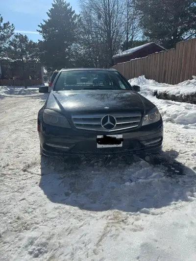 Selling my wife’s C350 runs and drives great no check engine lights has 270000KM mostly highway