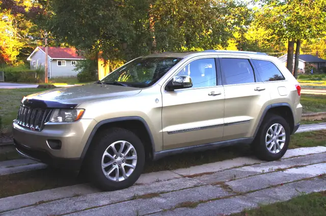 PRICE CHANGE! 2011 Jeep Grand Cherokee 5.7L Overland