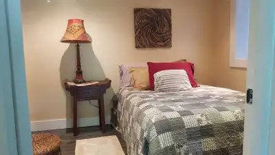 One bedroom downstairs suite on quiet no exit street close to hospital, college, library, corner sto...