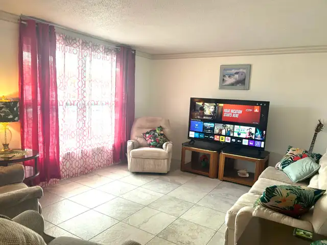 Excape Winter, in a well established, quiet, safe neighborhood in Florida in Canada - Image 11