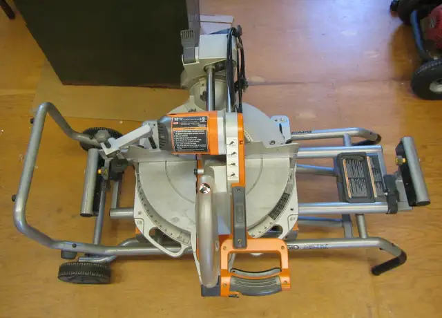 RIGID – 12 inch Sliding Compound Miter Saw/Utility Vehicle in Power Tools in Muskoka - Image 10