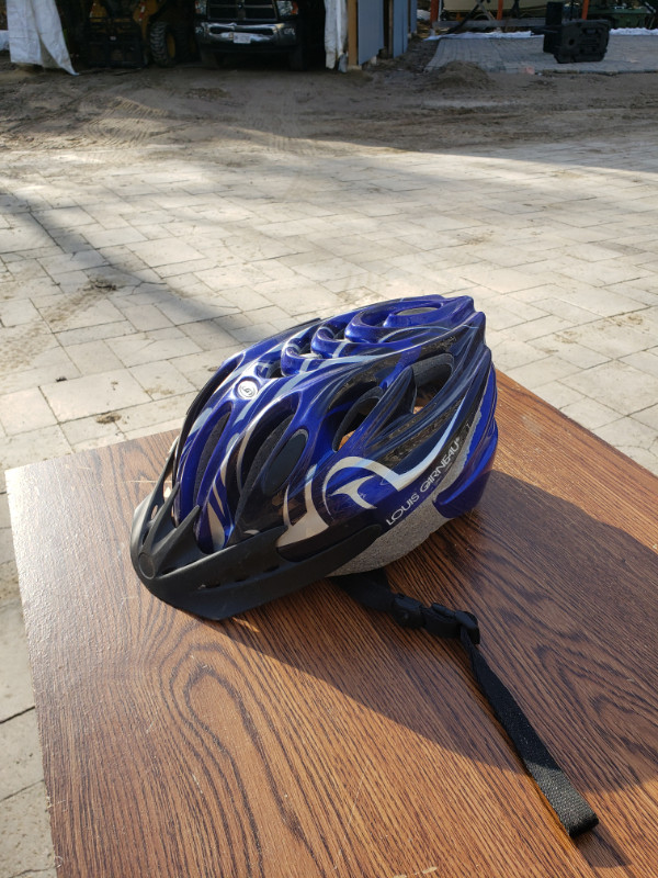 Bike helmets. in Kids in Barrie - Image 2