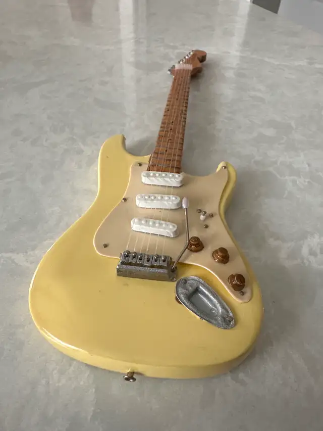 Miniature replica of a Fender Stratocaster electric guitar. in Guitars in Mississauga / Peel Region - Image 6