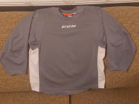Authentic CCM Hockey jerseyMintYouth L/XL$12