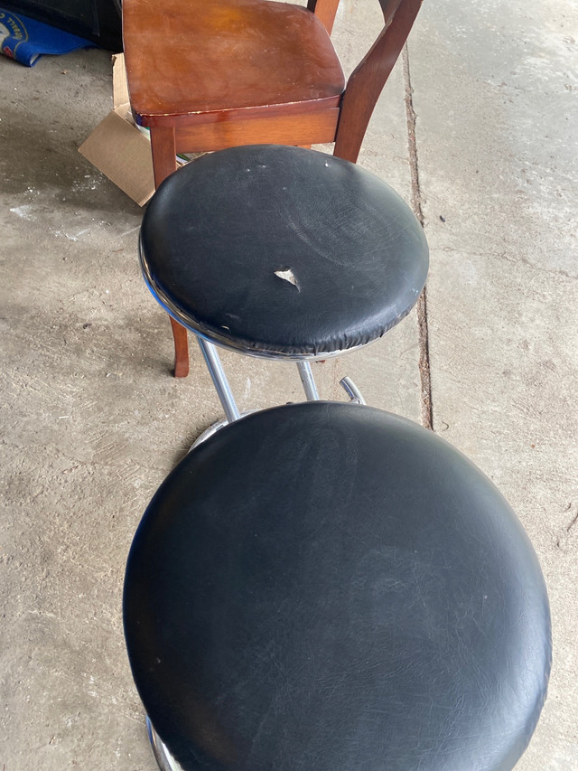 free stools in Free Stuff in Barrie - Image 2