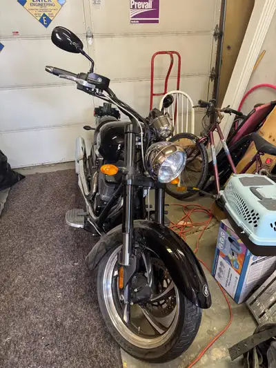 2009 Kingpin Victory 8 ball Motorcycle great condition only ridden handful of times only had one own...
