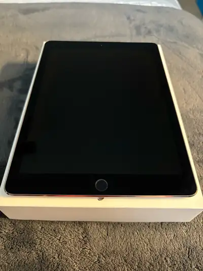- Like new Condition - Comes with original charger power supply, lightning cord, box and manual. No...
