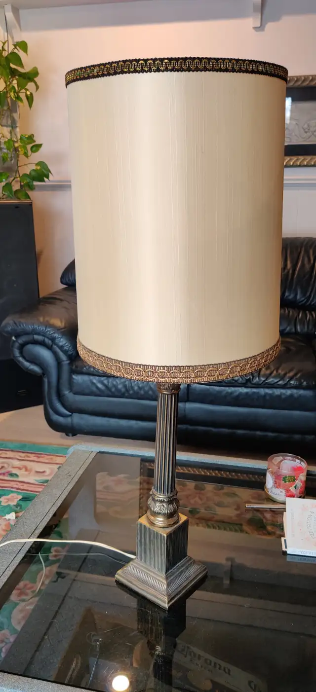 Antique Vintage Table Lamp in Indoor Lighting & Fans in City of Toronto - Image 2