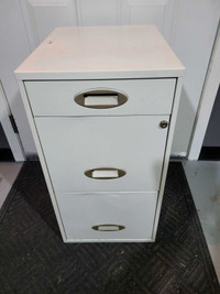 3 Drawer Metal Filing Cabinet (no keys) L14" W18" H27"