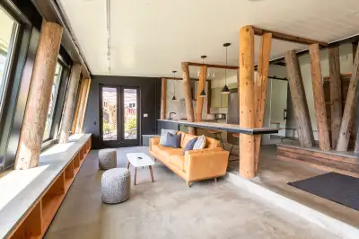 Sunny Studio Apartment in Cumberland, BC - partially furnished