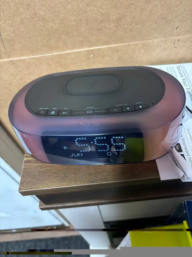 iHome IBTW281V2BC Colour Changing Bluetooth Alarm Clock - Black in Other in Cambridge - Image 4