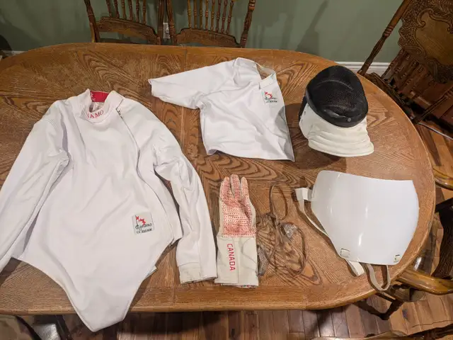 Youth Fencing Equipment in Other in Calgary - Image 2