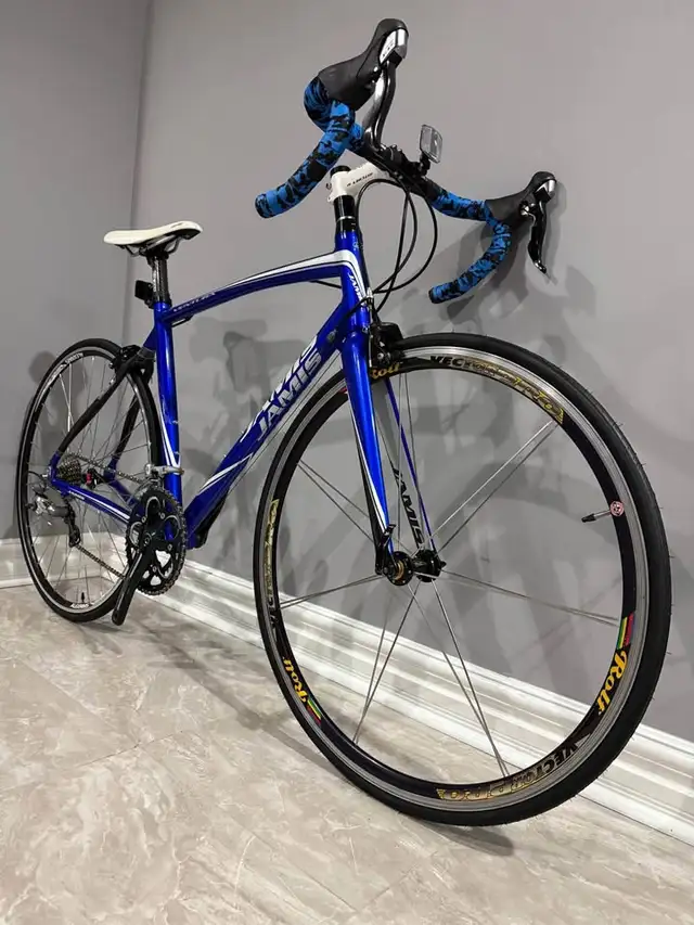 Jamis Ventura Road Bike with Shimano 105 [Size Medium 54CM] in Road in Mississauga / Peel Region - Image 4