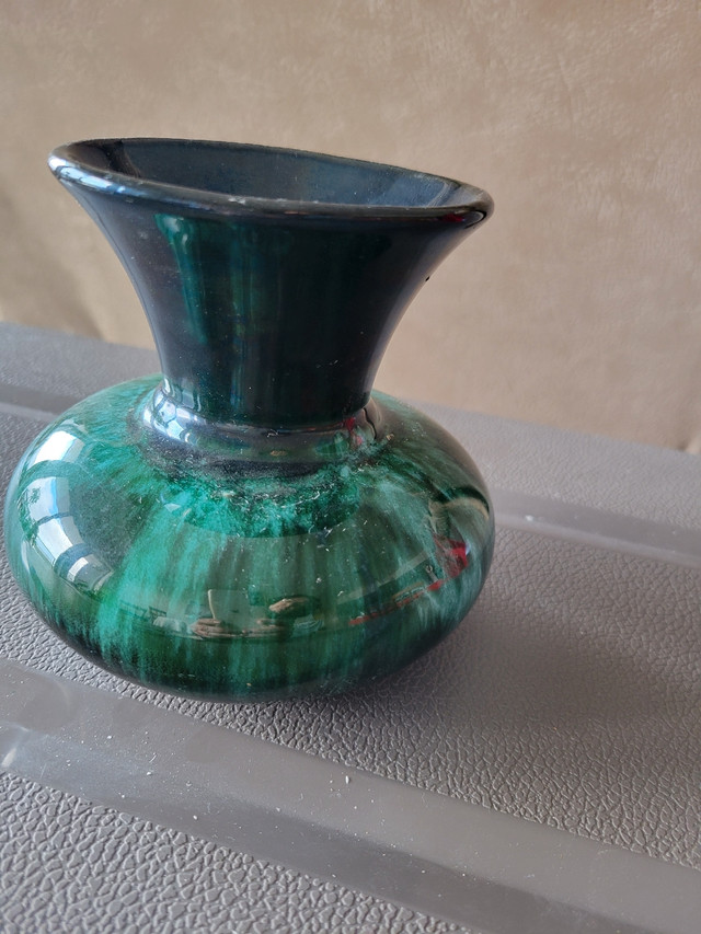 1970's Blue Mountain Pottery Vase with original tag in Arts & Collectibles in Bedford - Image 2