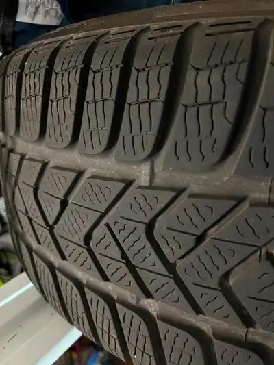 4 x 275/45/20 PIRELLI scorpion WINTER Run Flat tires 85 % 90 tread left good condition off x5 bmw ye...