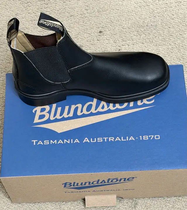 $70 OFF - Brand New In Box Chisel Toe Blundstones in Men's Shoes in City of Toronto - Image 2