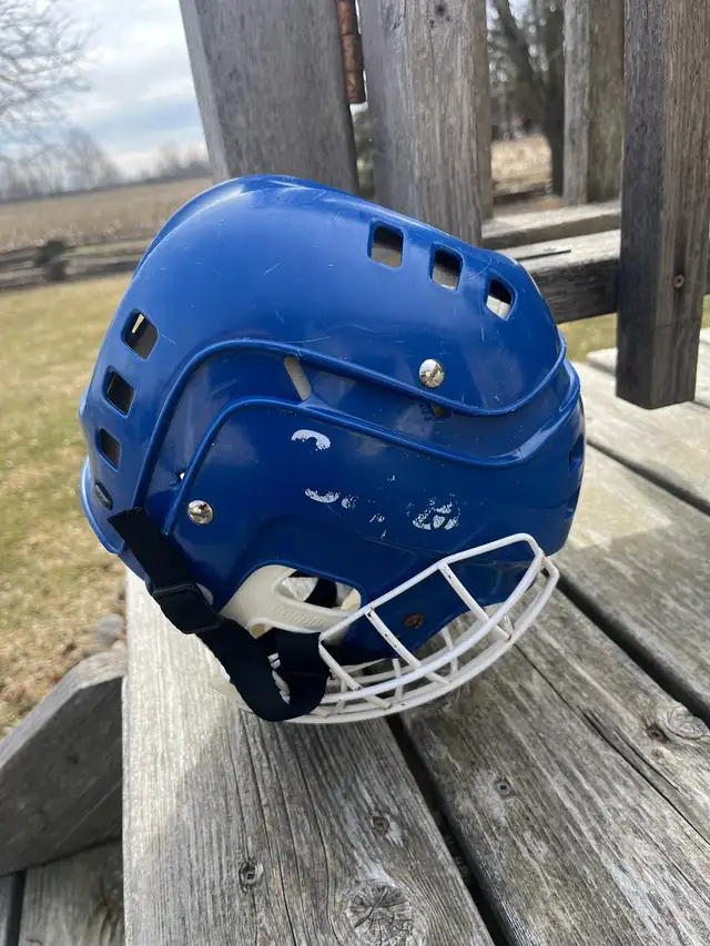 Vintage Cooper SK600 Hockey Helmet & VL50 Cage in Hockey in Oakville / Halton Region - Image 5