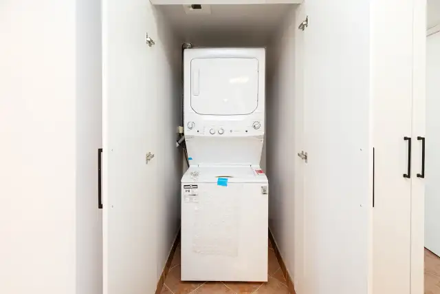 Mississauga Condo Available Immediately For Sale in Condos for Sale in Mississauga / Peel Region - Image 14