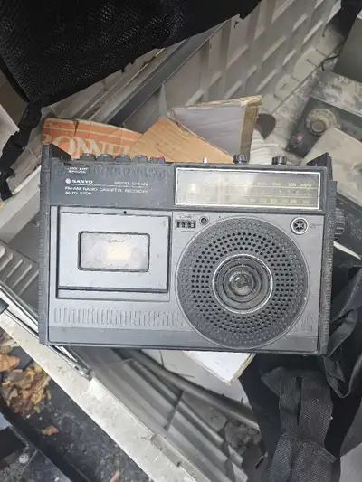 Sanyo M2422 Radio, View more