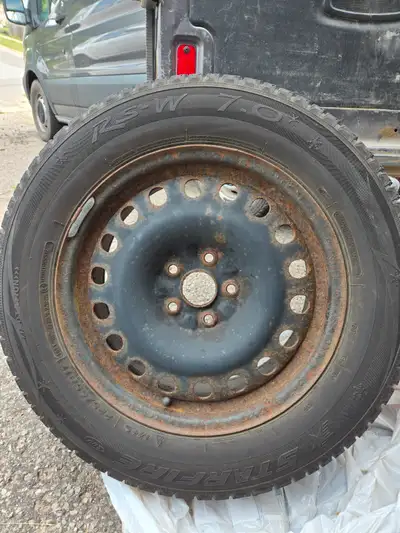 225/65R17, tires only ran one season, came off a 2020 Toyota Rav4. Still have good tread. Text 64765...