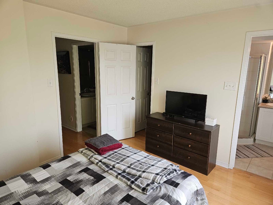 ForRent: 3+1Bed 3Bath Townhome Nov1st Winston Churchill Eglinton 3