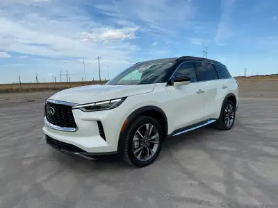This 3-Row SUV is in excellent shape. If you are looking for a brand-new luxury experience without t...