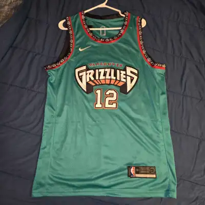 Selling a vintage NBA jersey, specifically the Ja Morant Vancouver Grizzlies edition in size large....