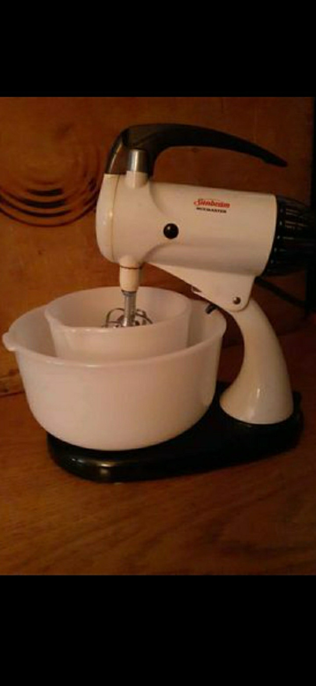 Vintage Sunbeam Mixmaster with 2 Bowls 1950s in Arts & Collectibles in Hamilton
