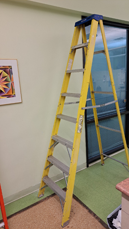 Bon L Fiberglass Electricians Grade Step Ladder Other Winnipeg