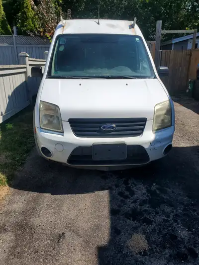 Selling ford transit 2011 runs great needs a alternator and belt great work truck 2500 obo